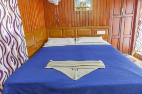 1-BR houseboat for 3 guests, by GuestHouser